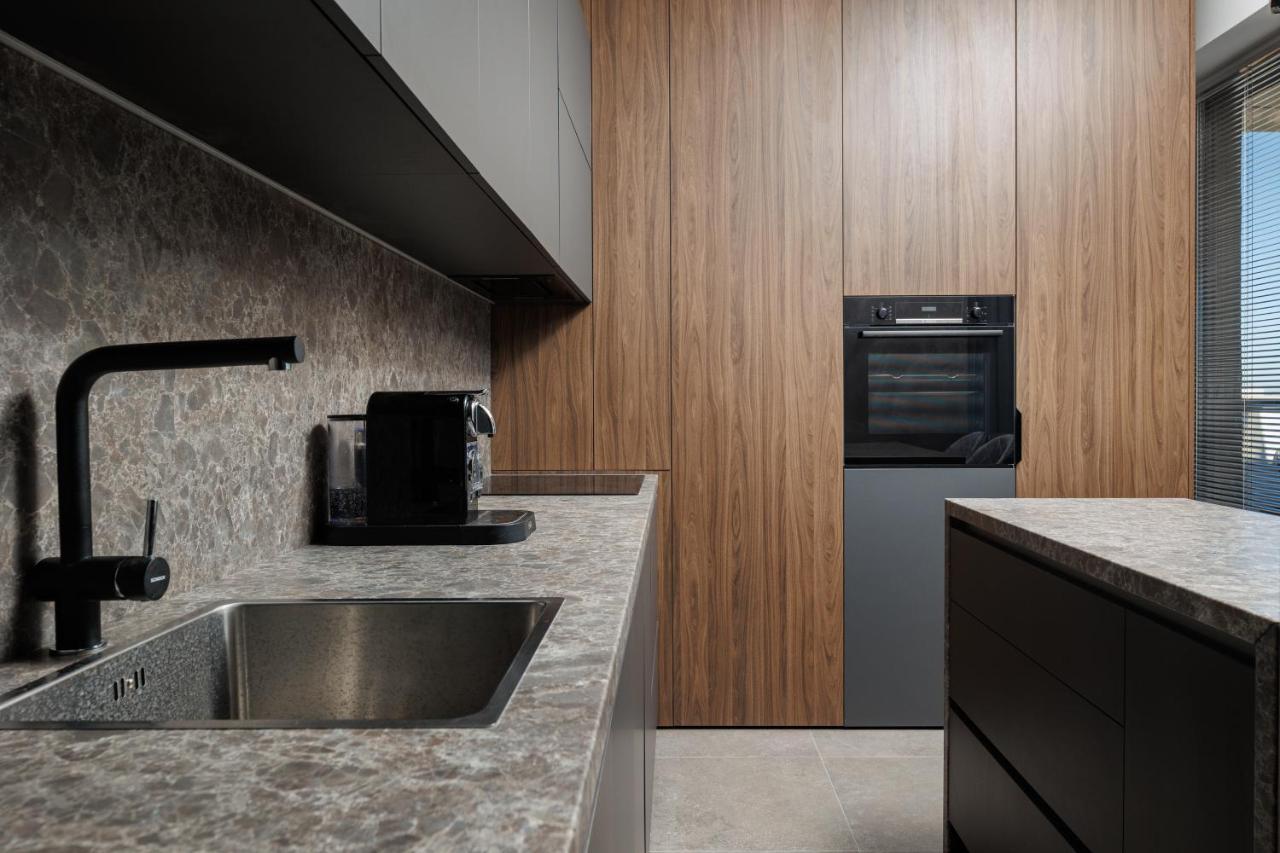 Mandala Designer Apartments With Free Private Parking, Near Mall Coresi Brasov Exterior photo