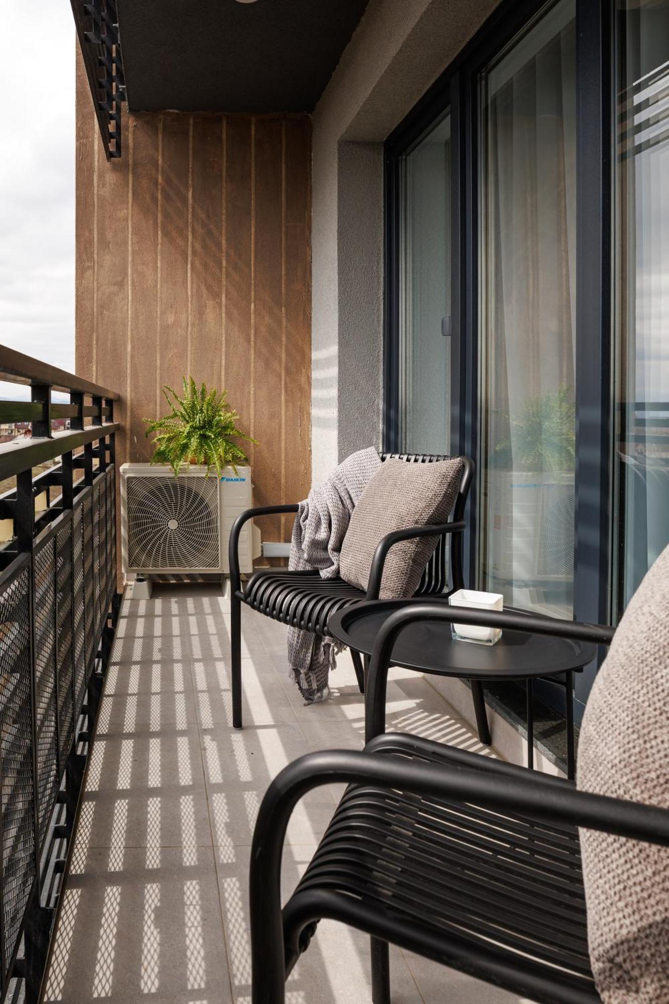 Mandala Designer Apartments With Free Private Parking, Near Mall Coresi Brasov Exterior photo