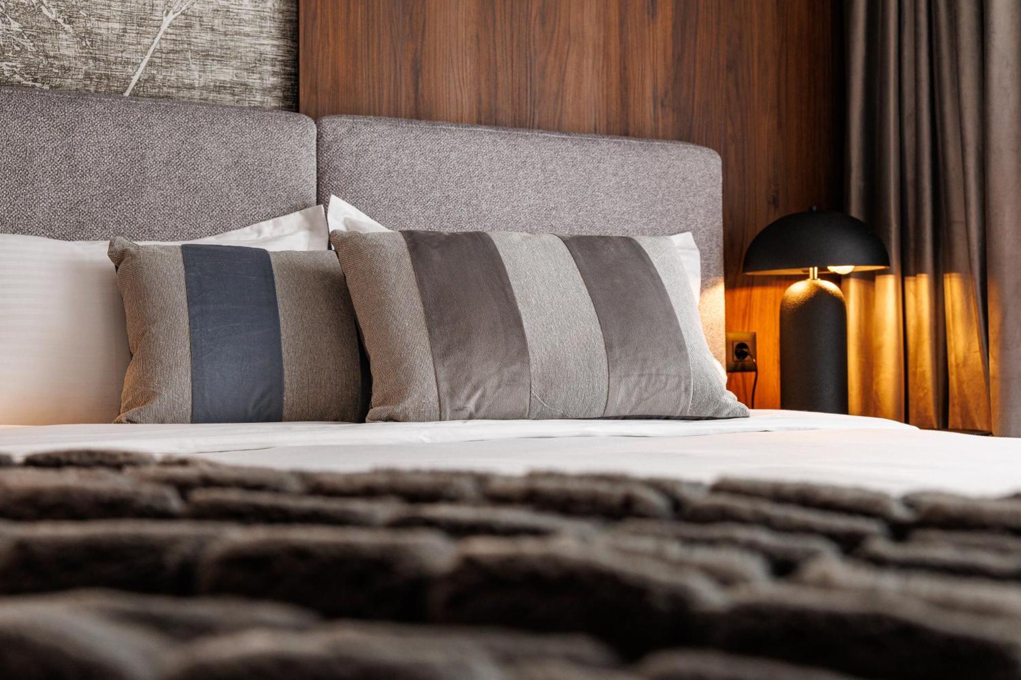 Mandala Designer Apartments With Free Private Parking, Near Mall Coresi Brasov Exterior photo