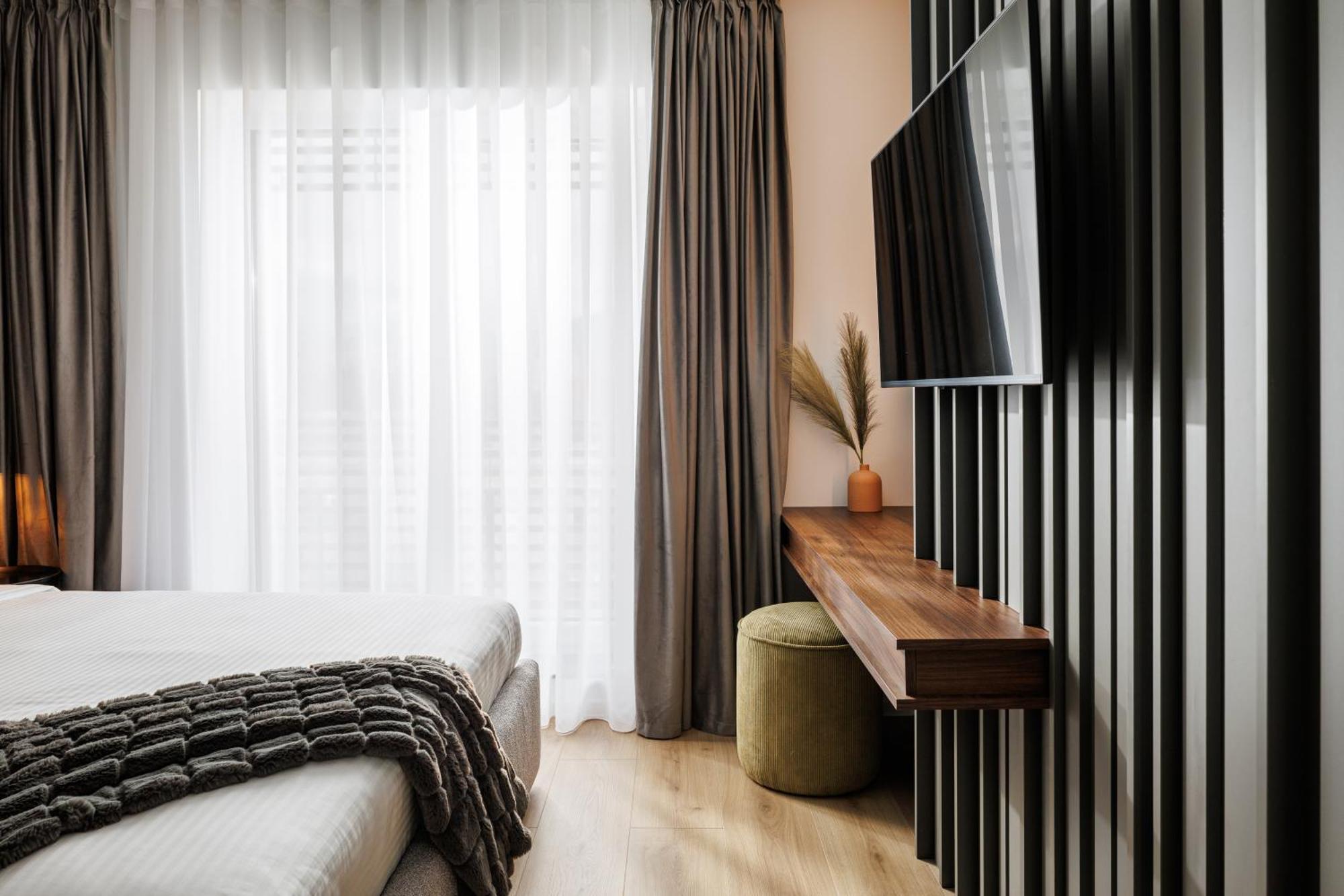 Mandala Designer Apartments With Free Private Parking, Near Mall Coresi Brasov Exterior photo